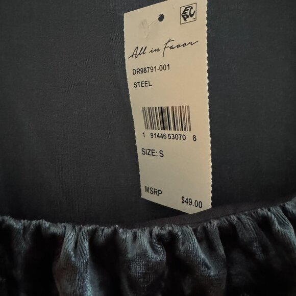 NWT All in Favor Mini Holiday Velvet Dress MSRP $49 Sz S - Picture 2 of 5